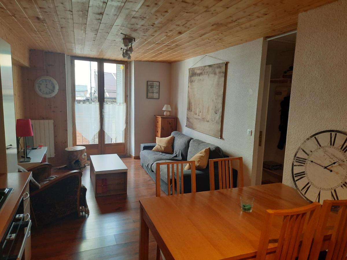 Le Cocon Lägenhet Bagnères-de-Luchon Exteriör bild