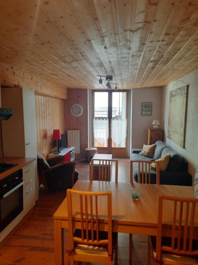 Le Cocon Lägenhet Bagnères-de-Luchon Exteriör bild